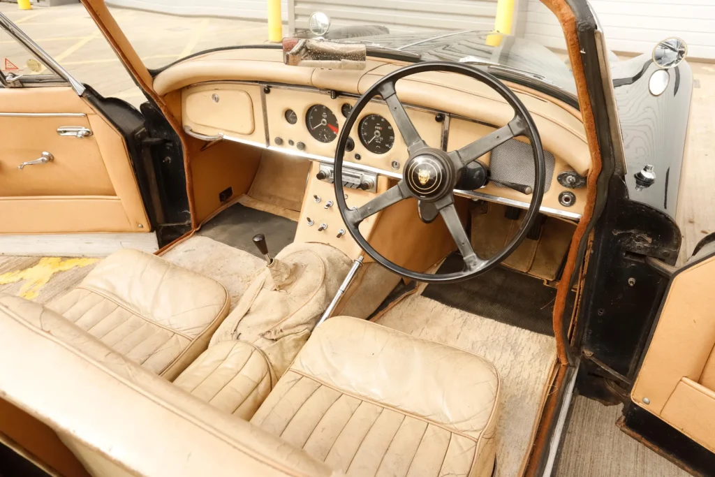 1960 Jaguar XK150 Roadster (Interior)