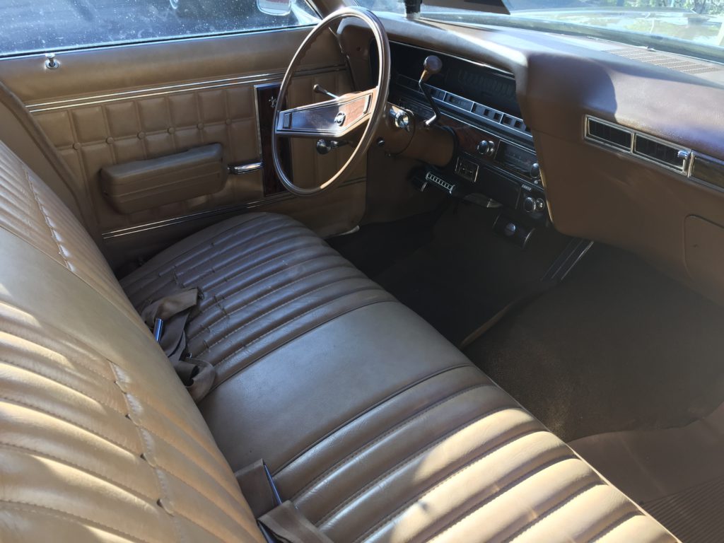 1969 Chevrolet Kingswood (Interior)