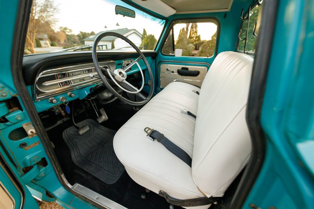 Ford F-250 Interior