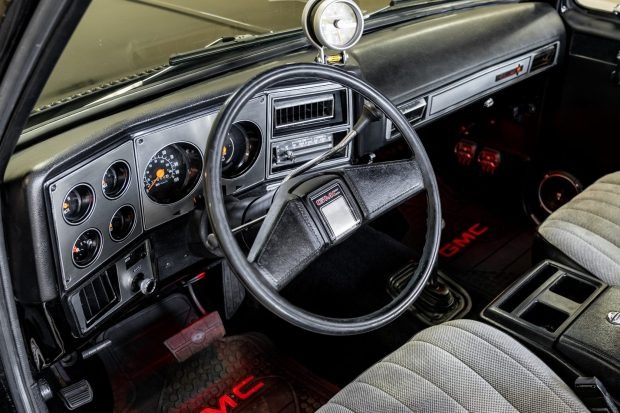 GMC Jimmy 1980 interior