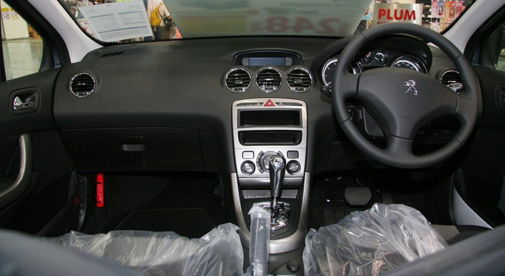 Peugeot e-308 interior