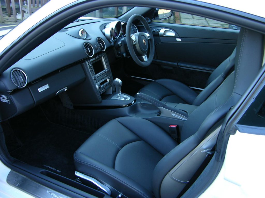 Porsche 987 Cayman R interior