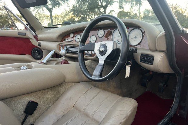TVR 420 interior