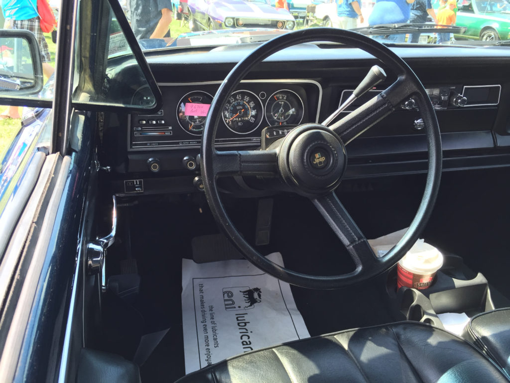 jeep cherokee sj interior