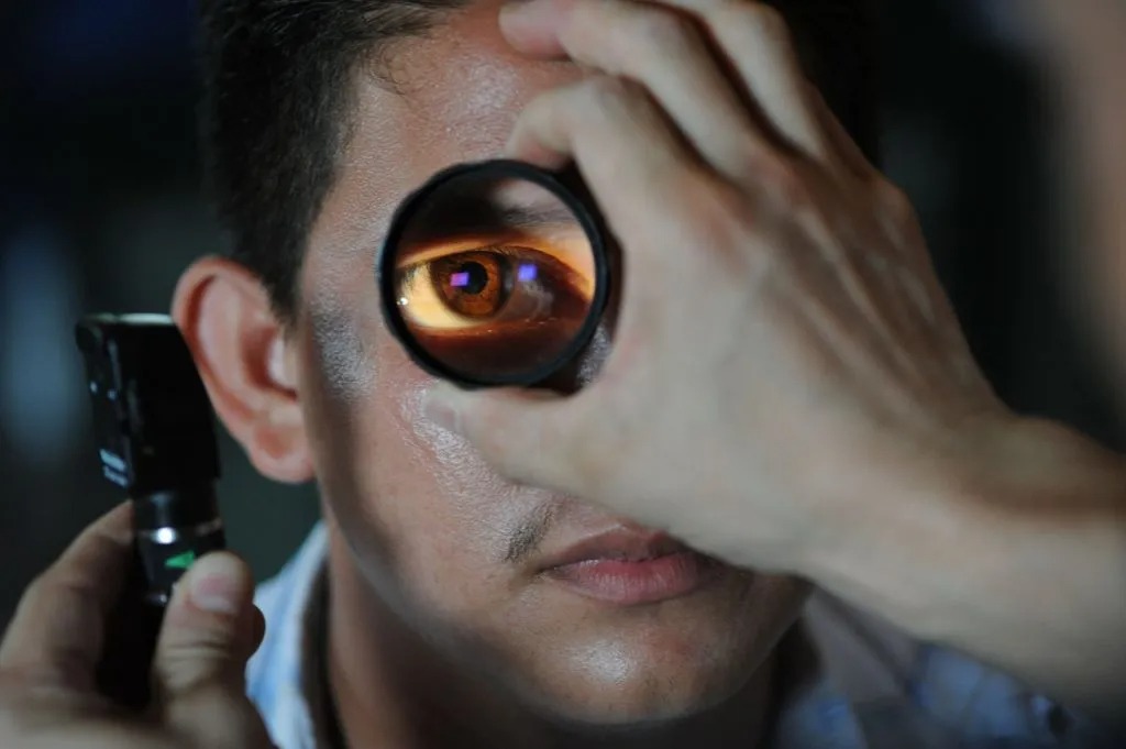 laser contact lenses